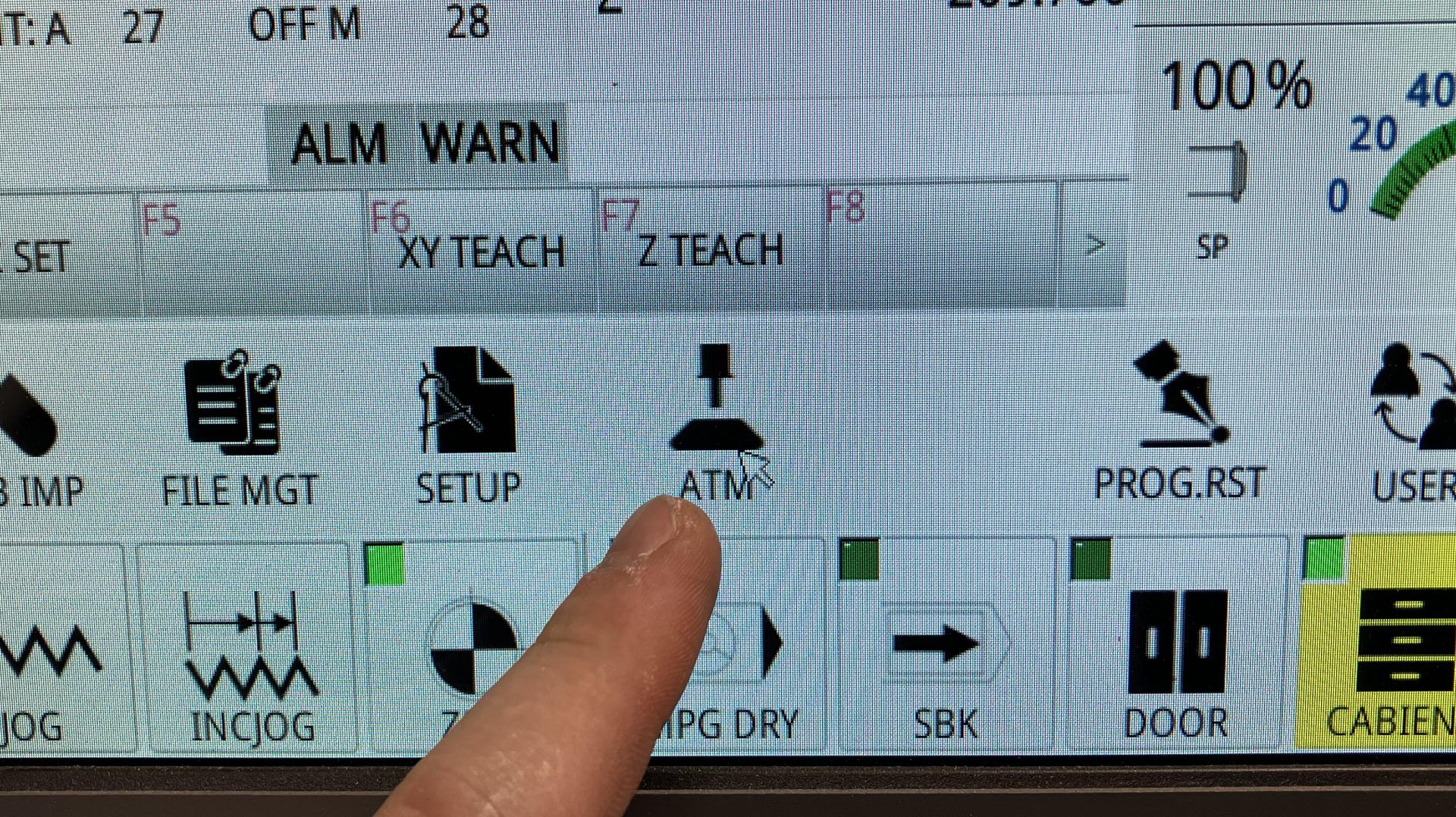 Klikšķināt uz ATM pogas