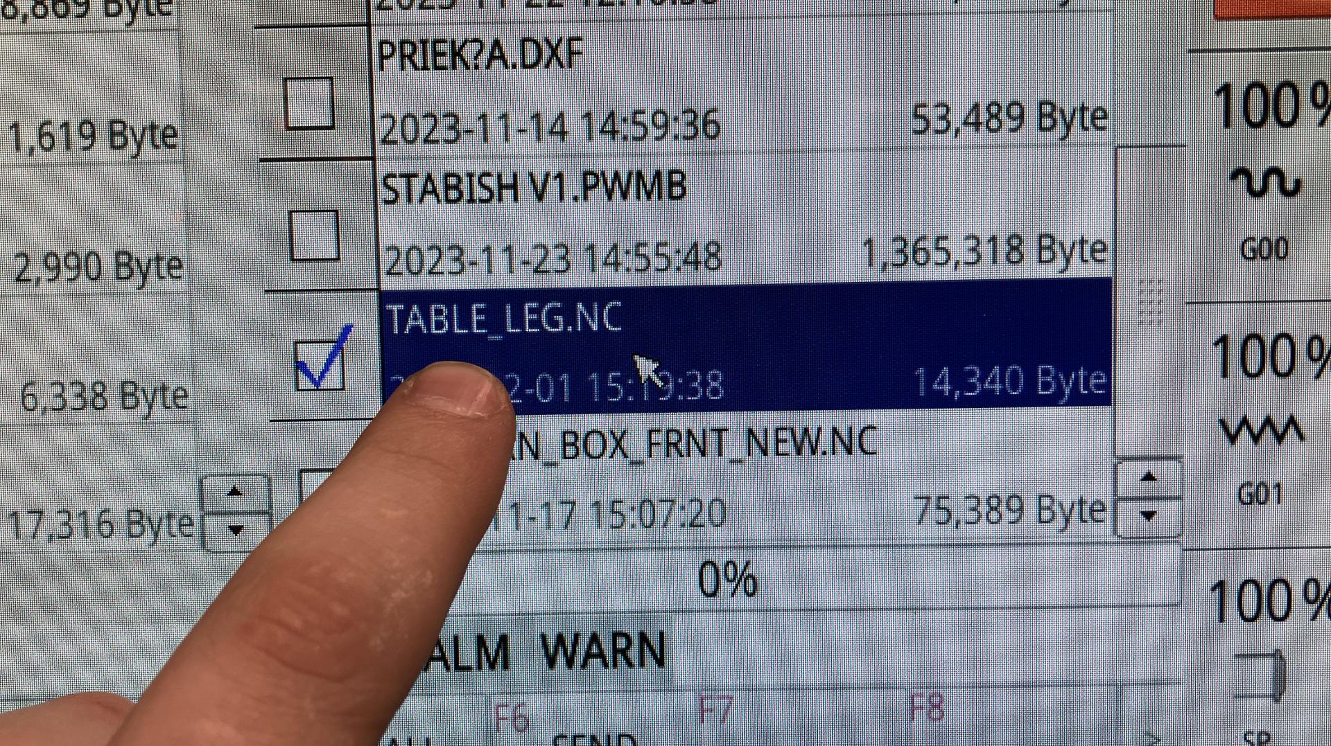 Izvēlēties darba failu USB ailē